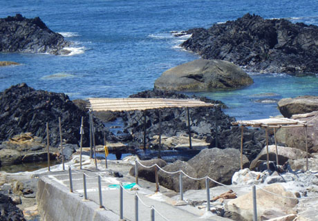 山登りで疲れた体を、尾之間温泉・平内海中温泉で癒しましょう！